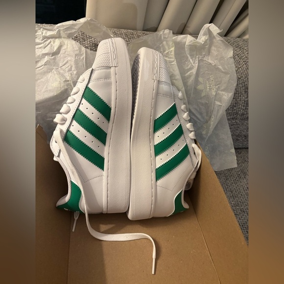 BNWT Adidas Superstar XLG women Shoes – Size 8.5 US – White & Green - Picture 6 of 16